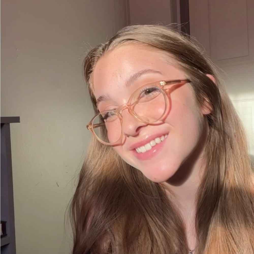 Meet your Posher, Ava ¿